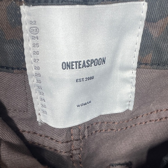 OneTeaspoon- BRONZE LEOPARD FREEBIRDS II HIGH WAIST SKINNY JEANS
Size 23 - Picture 5 of 9